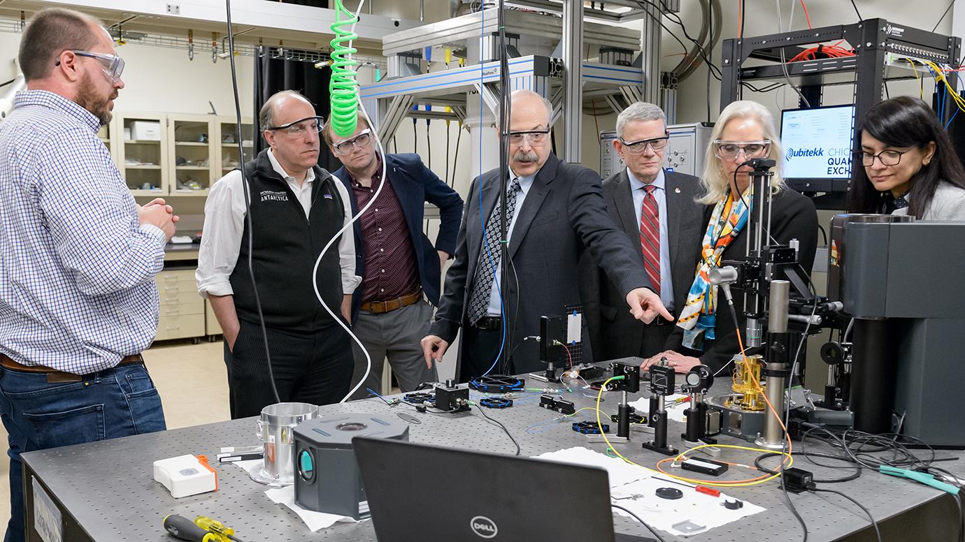 David Awschalom and Paul Dabbar in lab